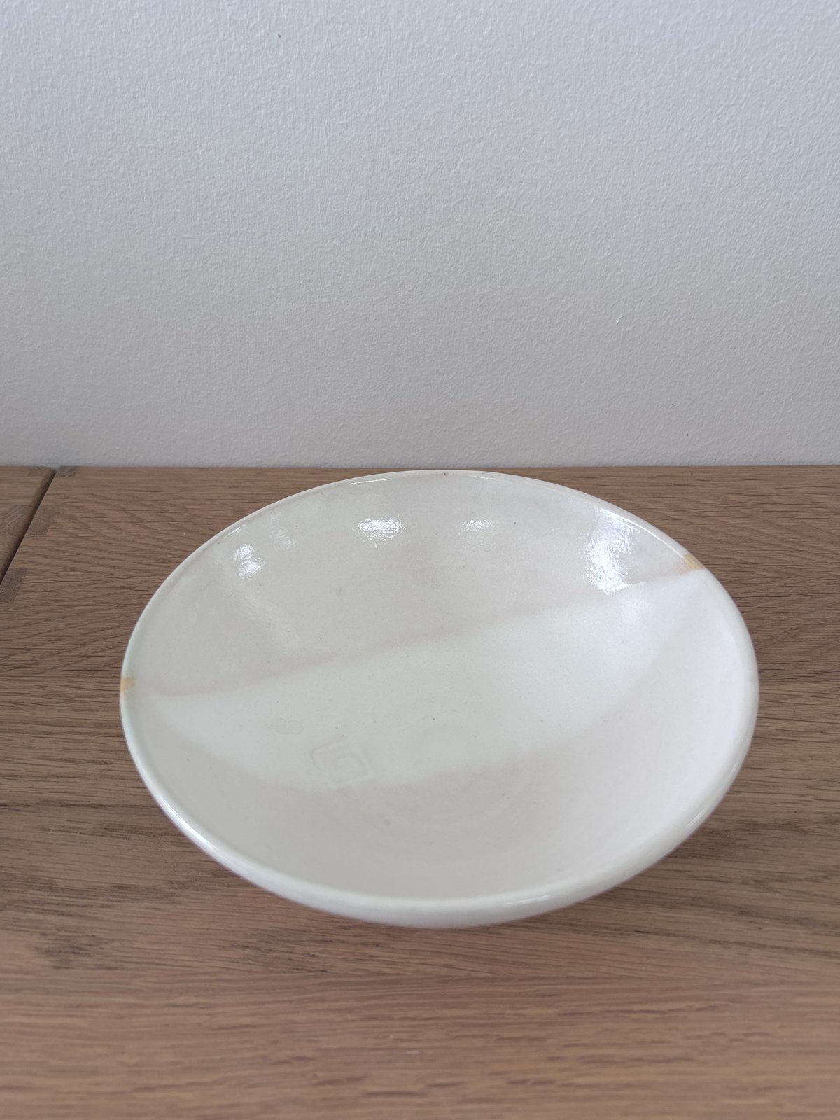 Hvid glaseret skål