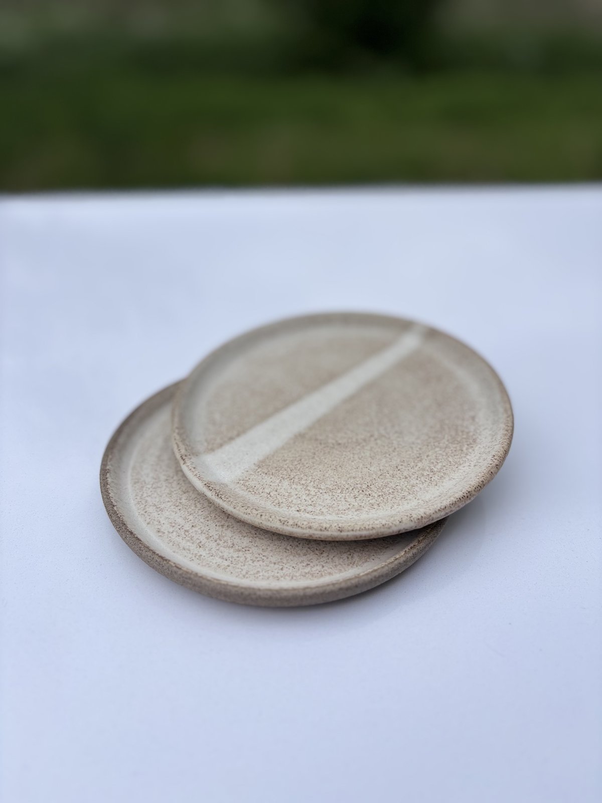 Beige tallerkener